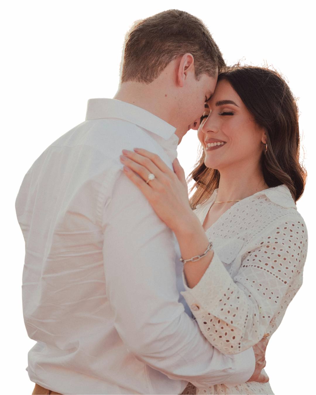 Casal próximo, com os rostos encostados